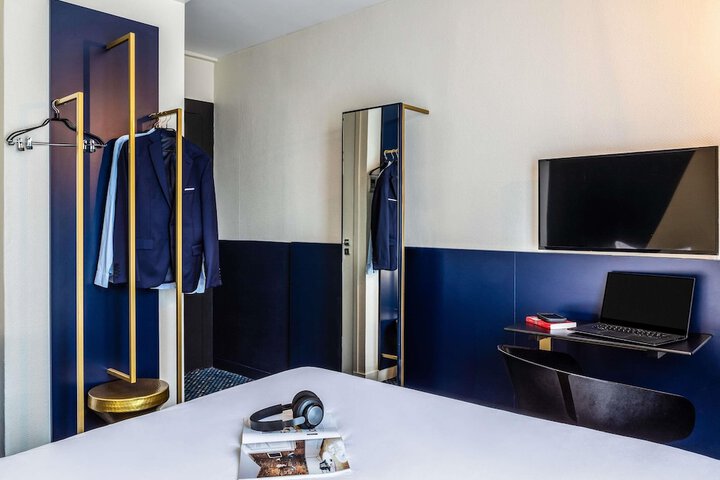 Room 15 of 46