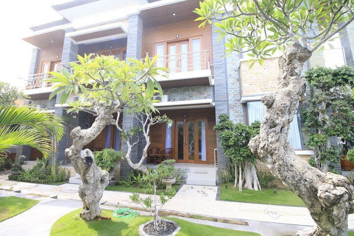 Hotel Exterior 34 of 34