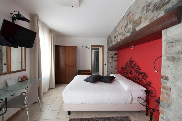 Room 7 of 25