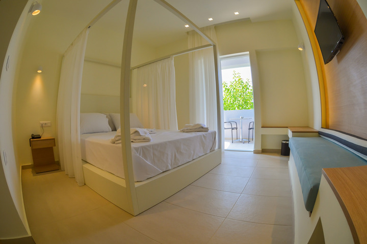 Room 25 of 37
