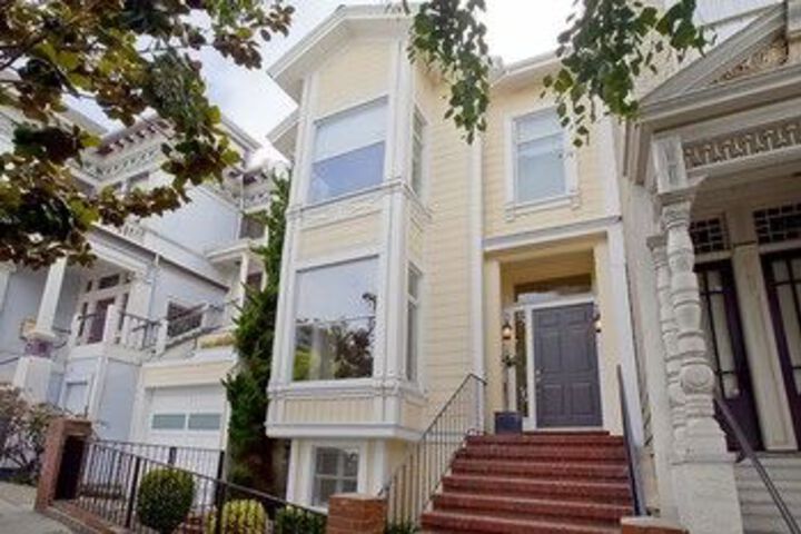 Exterior of 4Br 3BA Stylish Pacific Heights House by RedAwning