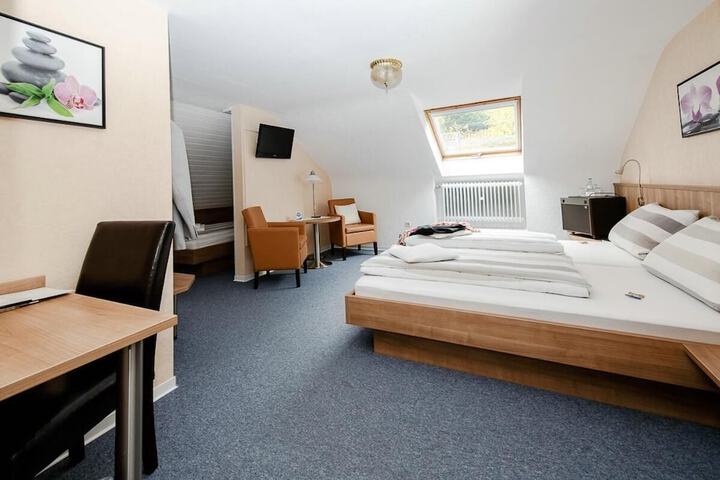 Room 7 of 37