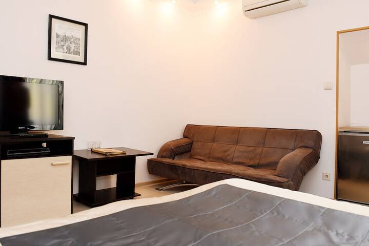 Room 4 of 41