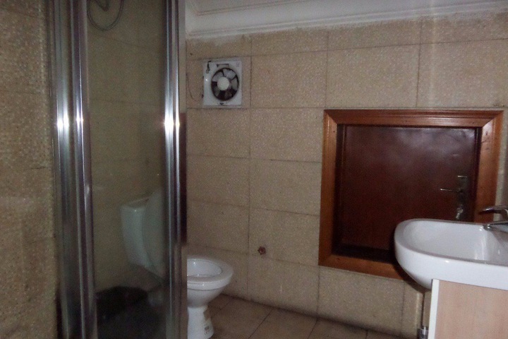 Room 4 of 5