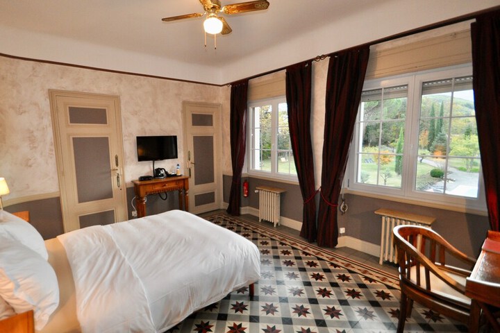 Room 12 of 46