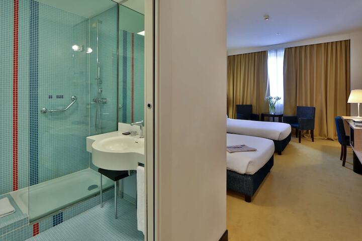Room 34 of 75
