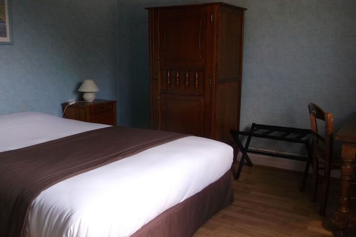 Room 9 of 32