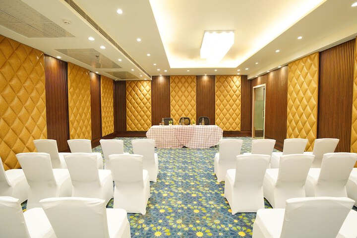 Ballroom/Hall 26 of 34