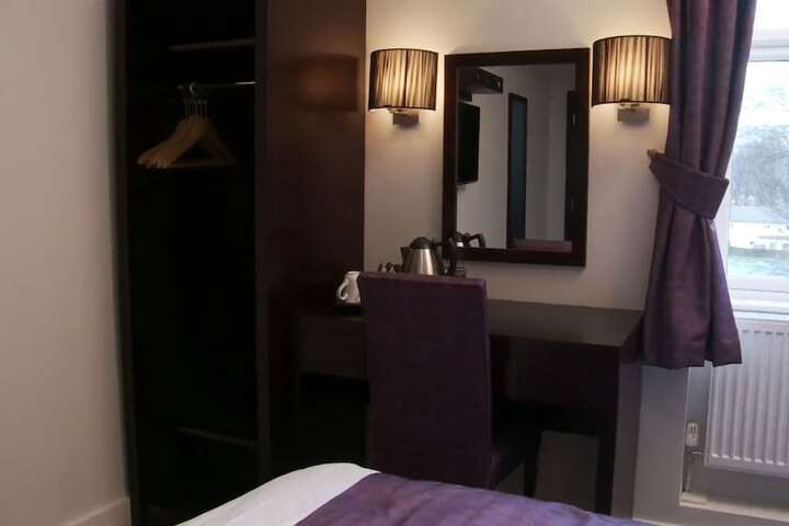 Room 10 of 24