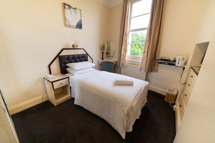Room 15 of 35