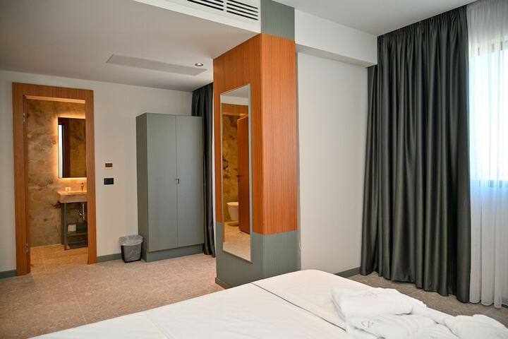 Room 10 of 207