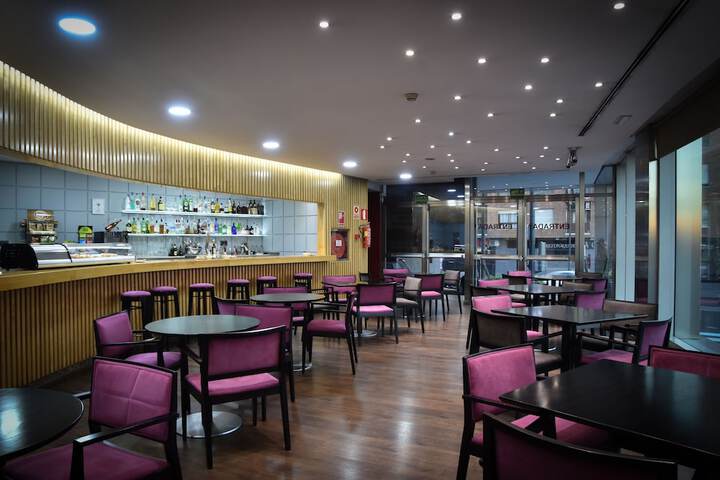 Lounge 125 of 145
