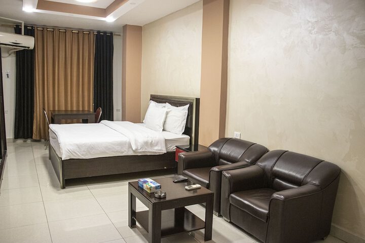 Room 10 of 29