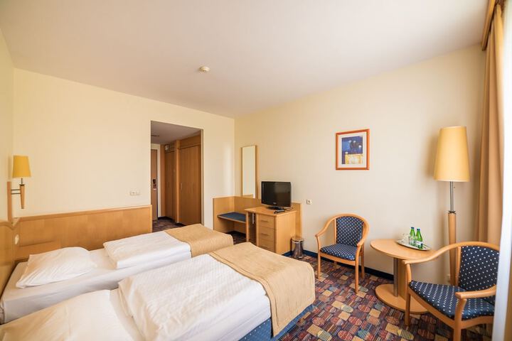 Room 38 of 180