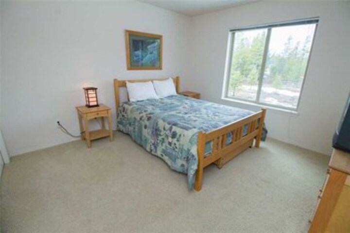 Room 13 of 21
