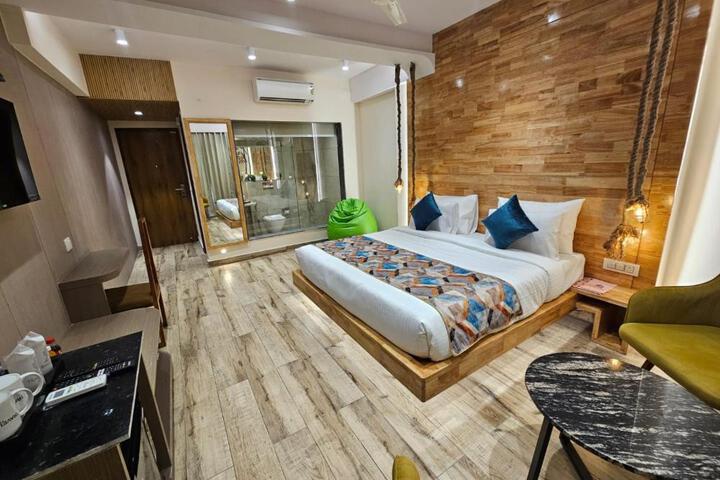 Travellers Hotel