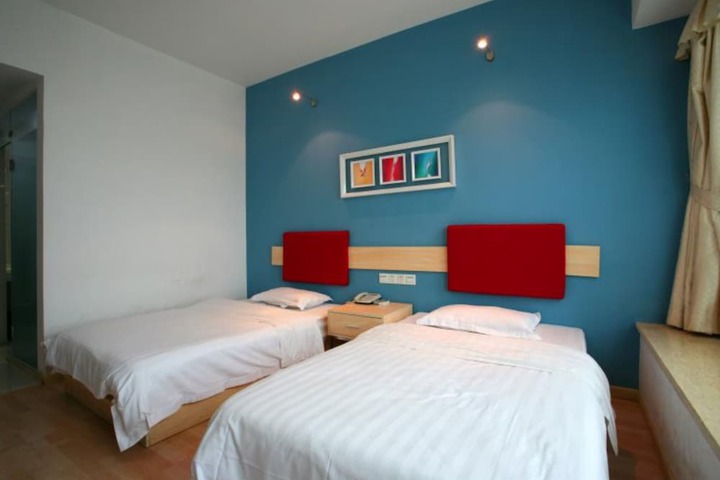 Room 5 of 14
