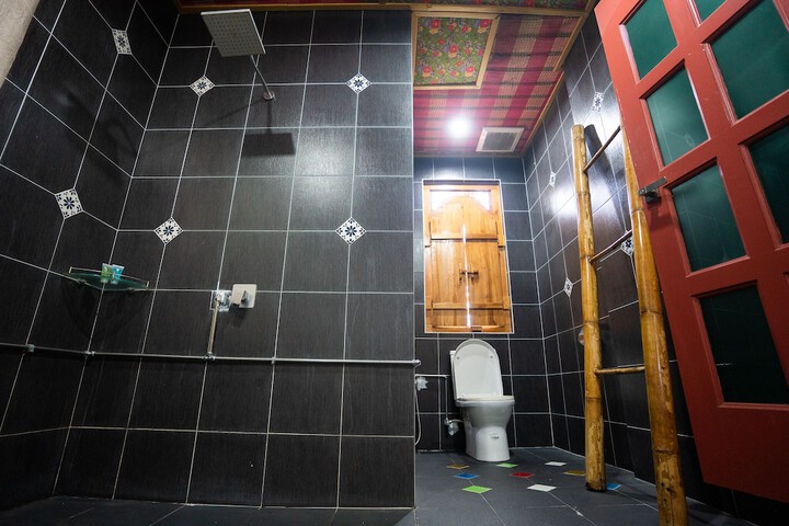 Room 145 of 195