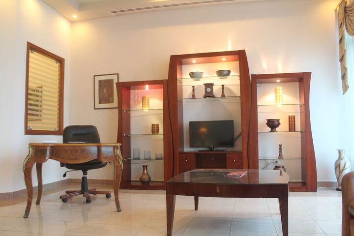 Room 5 of 77