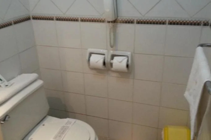 Room 10 of 13