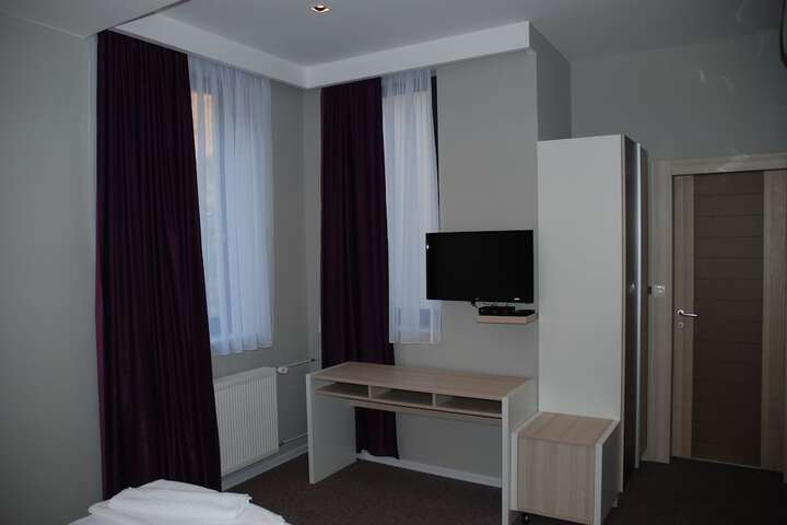 Room 8 of 39