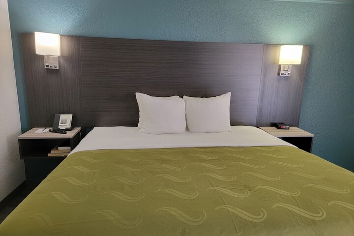 1 King Bed (11 of 11)
