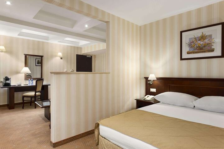 Room 34 of 67