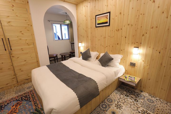 Room 37 of 174