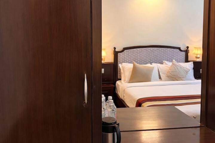 Room 2 of 16