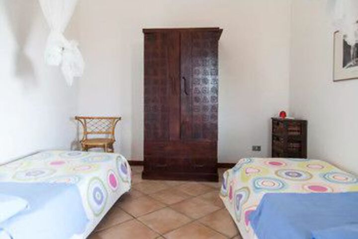 Room 27 of 64