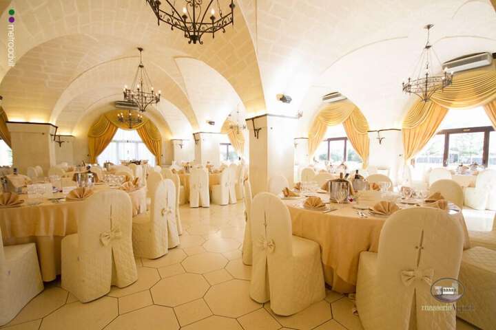 Ballroom/Hall 39 of 68