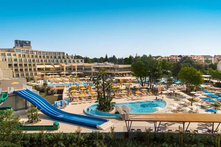 Hotel Pool