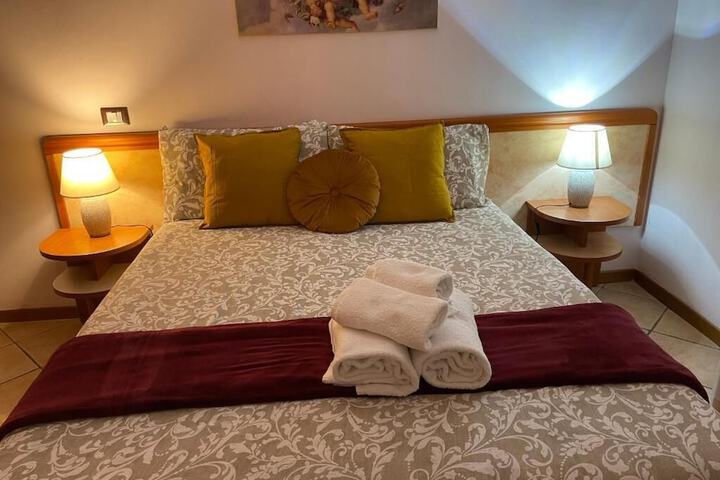 Room 4 of 43