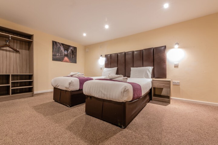 Room 8 of 49