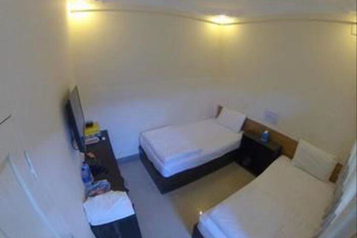 Room 11 of 22