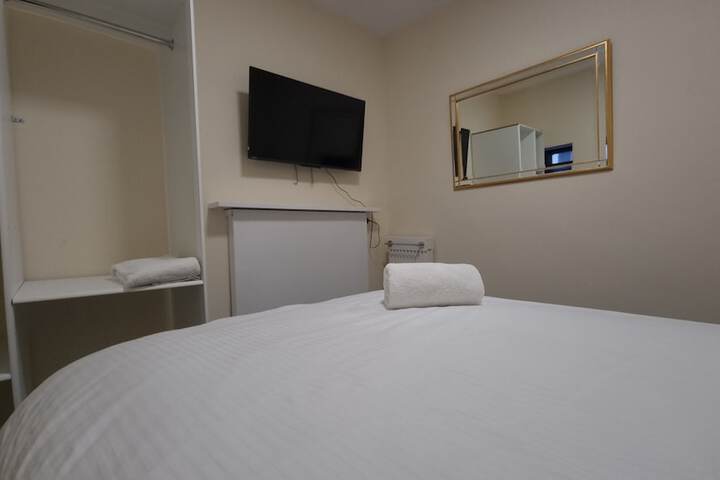 Room 7 of 32