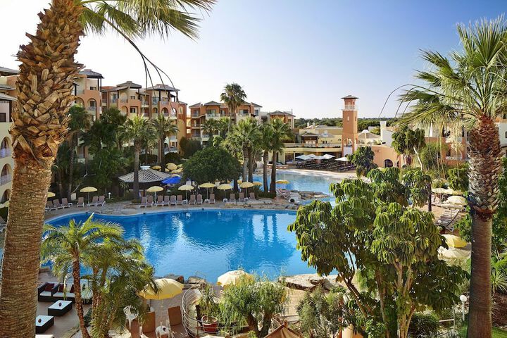 Hotel Pool