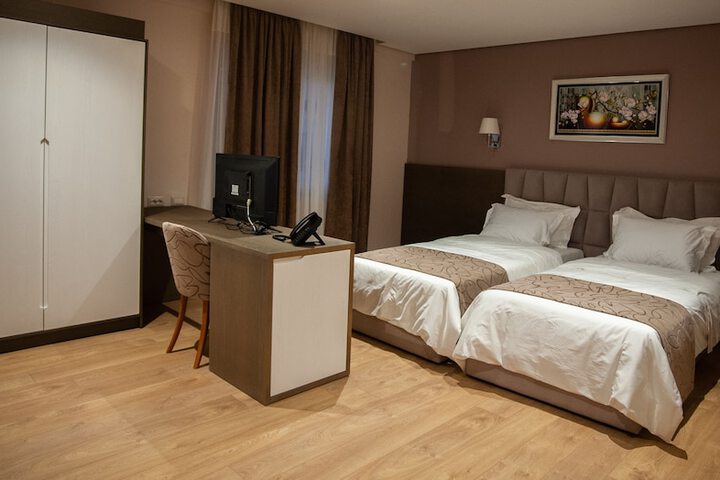 Room 13 of 113