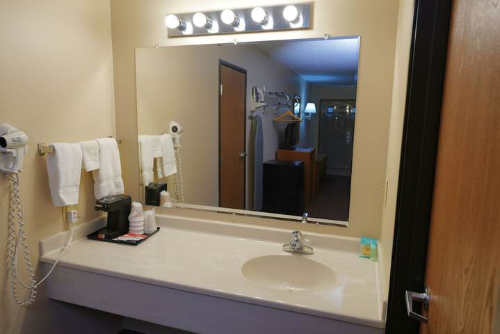 Room 4 of 6