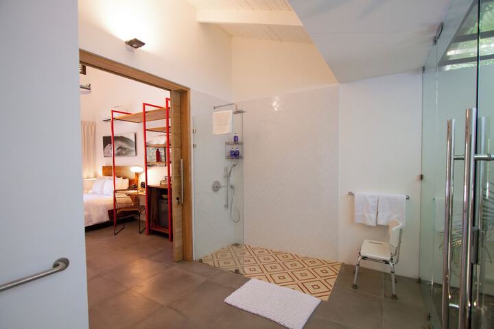Room 26 of 114