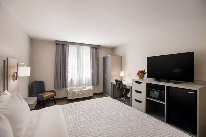 Queen Bed Accessible (5 of 22)