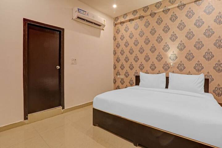 Room 10 of 14