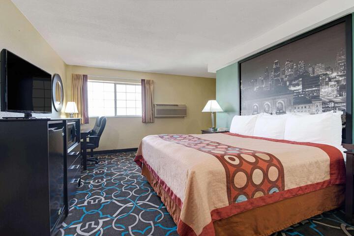 1 King Bed Accessible (7 of 10)
