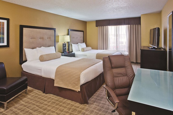 2 Double Beds (1 of 6)