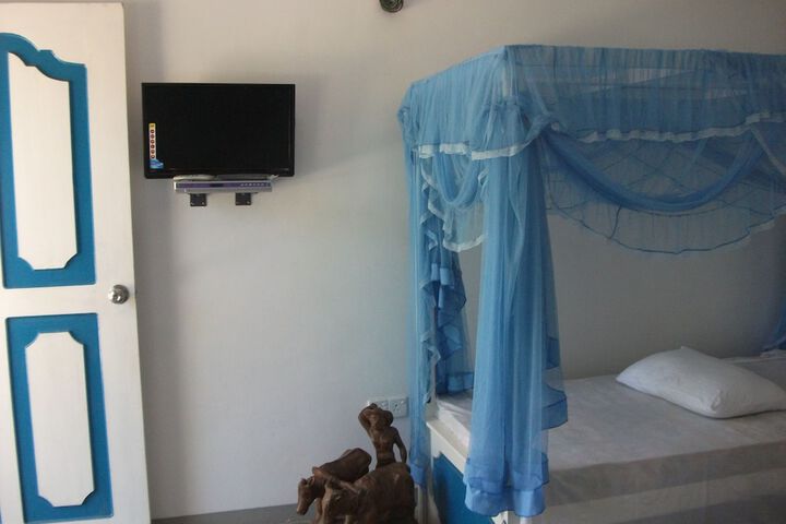 Room 2 of 32