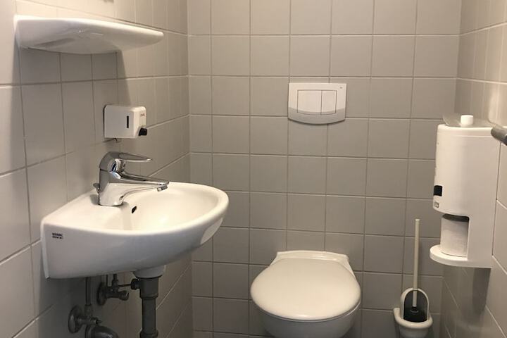 Room 15 of 33
