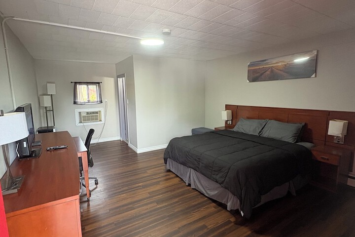 Room 7 of 61