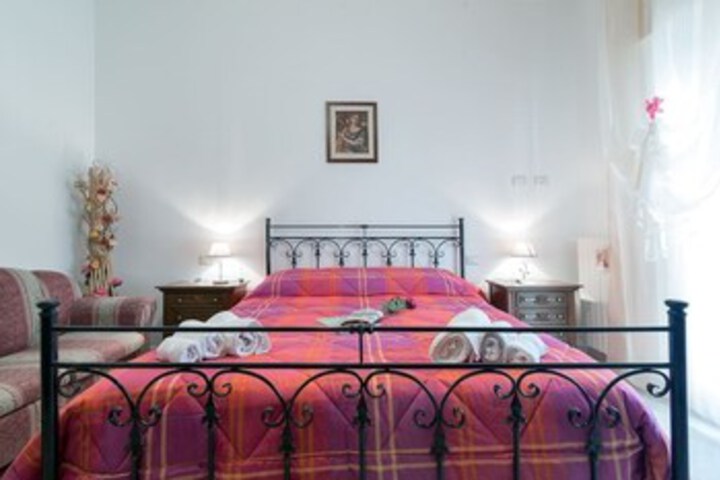 Room 6 of 27