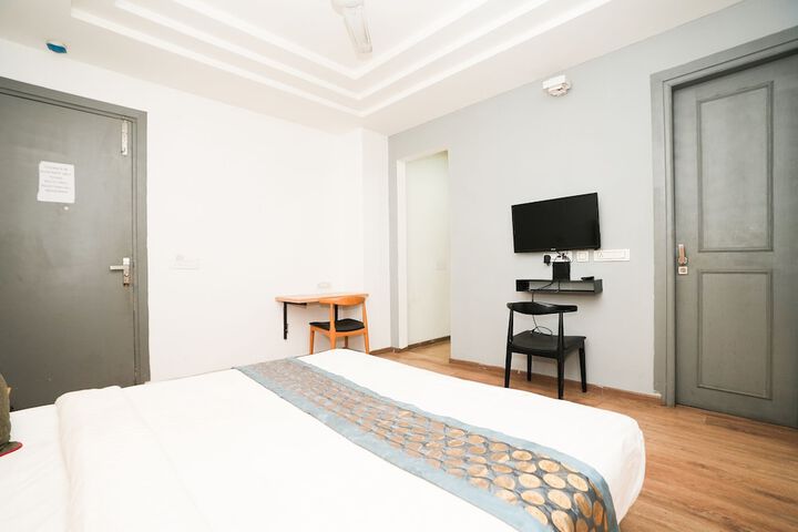 Room 9 of 26