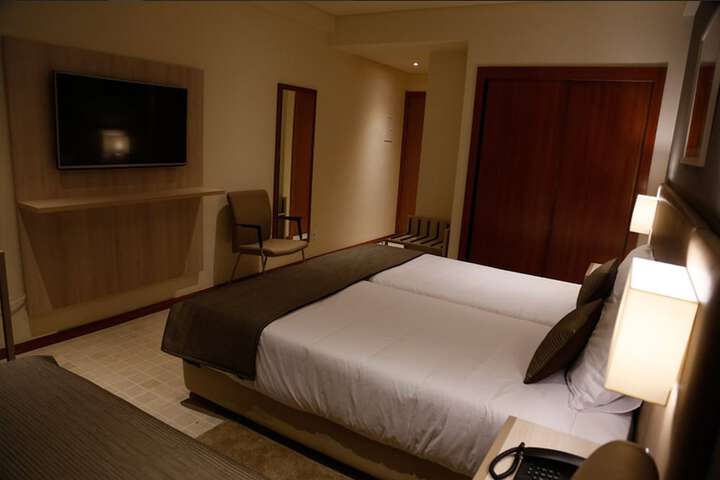 Room 17 of 32